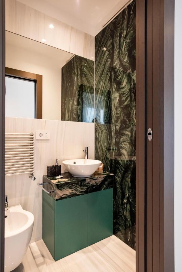 Gentile 46 Luxury Accomodation Apartment Bari Bagian luar foto